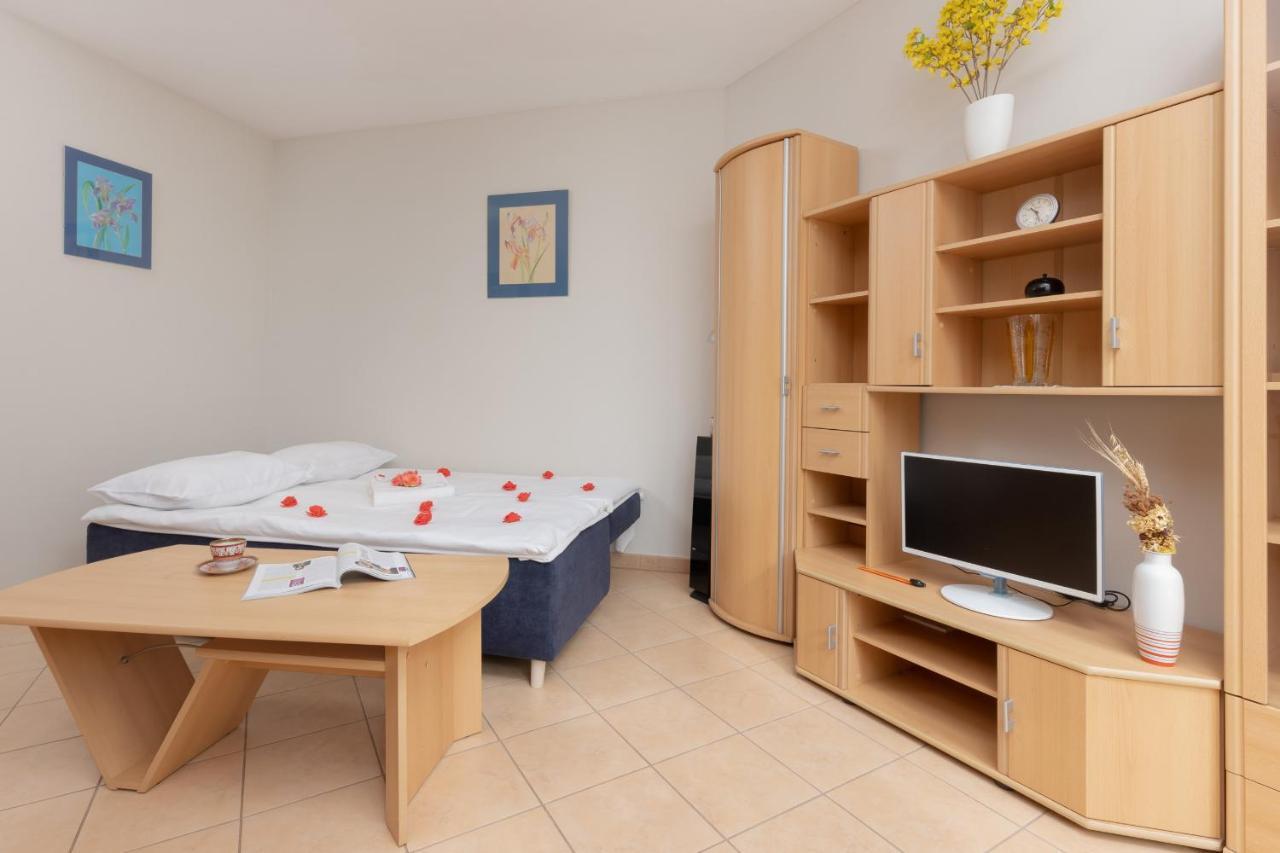 Pejzazowa Apartment Metro Wilanowska Mokotow By Noclegi Renters وارسو المظهر الخارجي الصورة